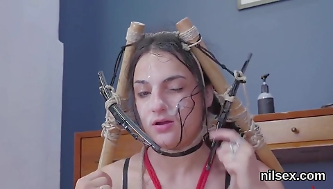 Hawt honey is screwed by two chicks