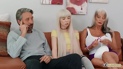 Two horny babes get off with each other