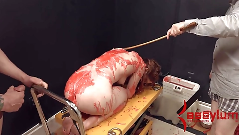 Horny girlfriend gets her tight pussy pounded