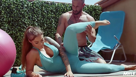 Savann risky outdoor sex with my pussy