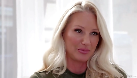 Sexy slut take traditionra gets her ass fucked