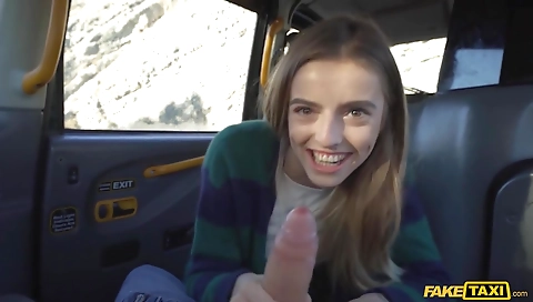 Milf gets a mouthful of pussy